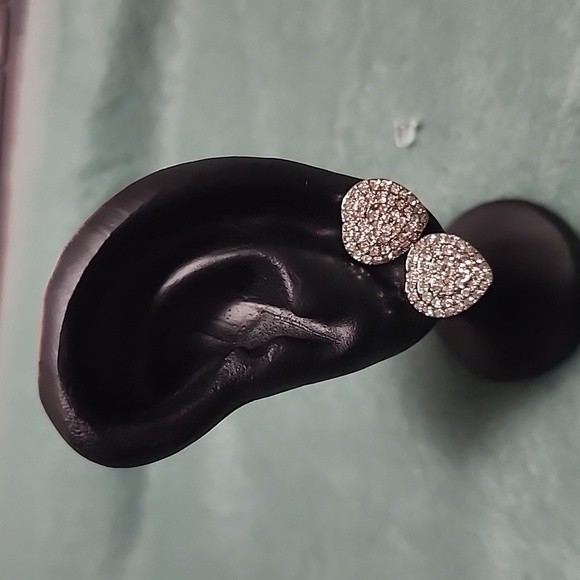 Rhinestone silver Heart earrings - Picture 4 of 5